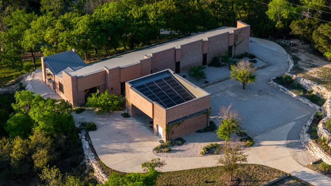 Exterior, Drone