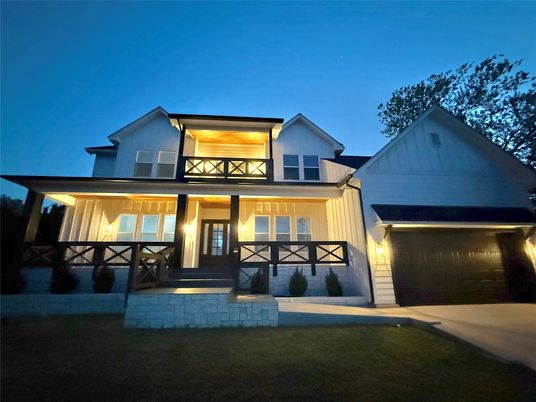 Attached, Exterior, Facade, Farmhouse