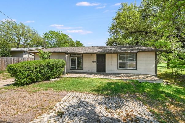 Backyard, Exterior, Facade, Ranch