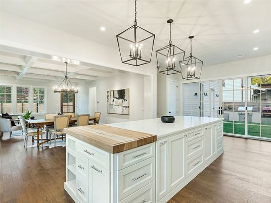 Chandelier, Dining room, Interior, Kitchen, Pendant Lights, Recessed Lighting, Wood Texture Flooring