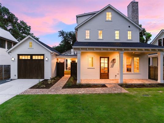 Attached, Exterior, Facade, Farmhouse
