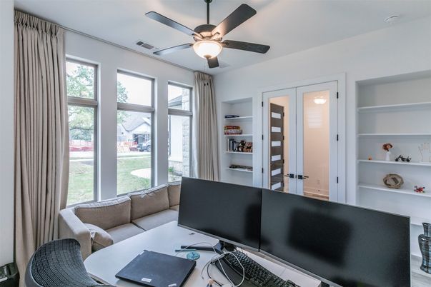 Home Office, Interior