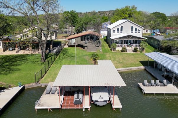 Exterior, Lake