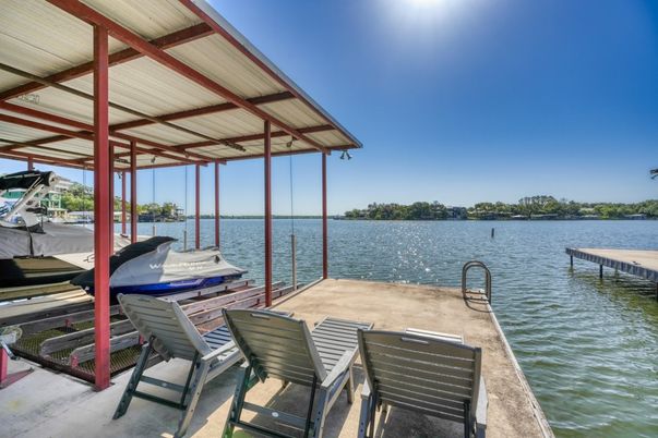 Exterior, Lake