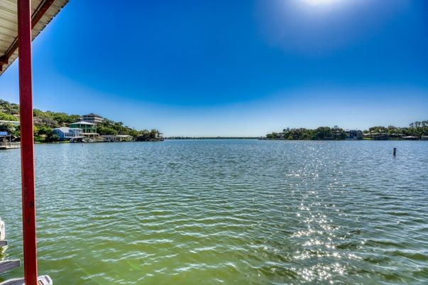 Exterior, Lake