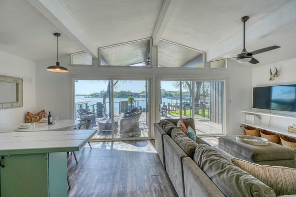 Interior, Living room, Pendant Lights, Water, Wood Texture Flooring