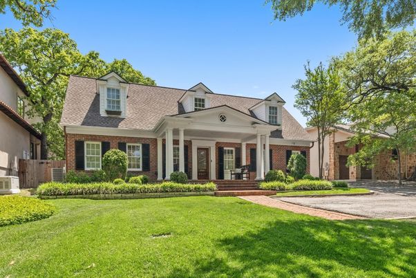 Exterior, Facade, Brick Facade, Cape Cod
