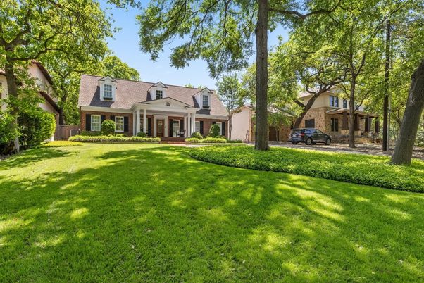 Attached, Backyard, Exterior, Facade, Brick Facade, Cape Cod