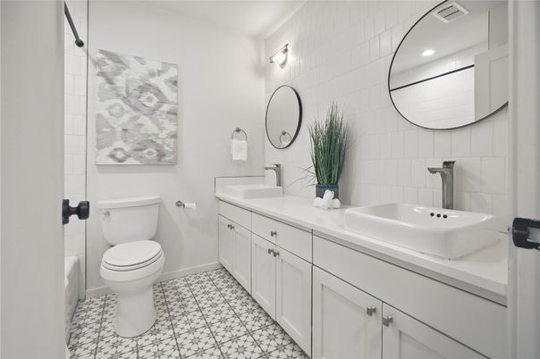 Bathroom, Dual Sink Vanities, Interior, Recessed Lighting