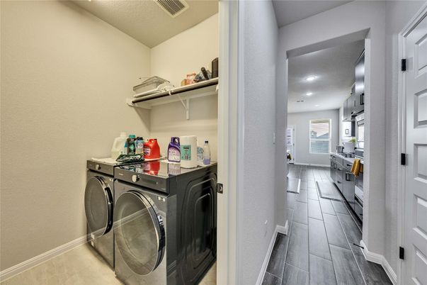 Interior, Recessed Lighting, Washer, Wood Texture Flooring
