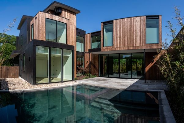 Backyard, Exterior, Facade, Pool, Modern