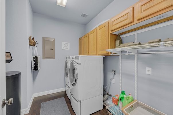 Interior, Washer, Wood Texture Flooring