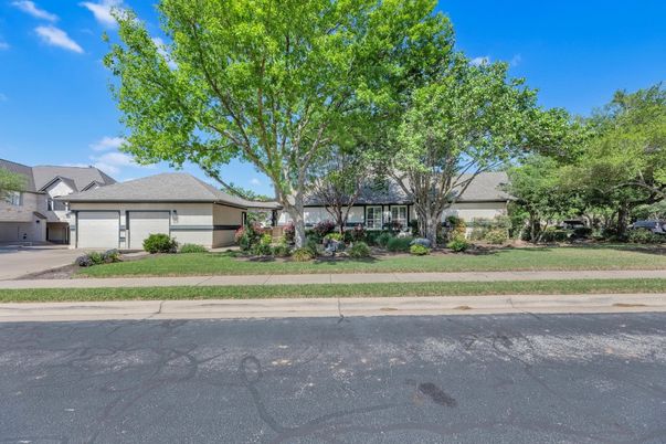 Attached, Exterior, Facade, Ranch