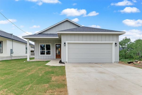 Attached, Exterior, Facade, Farmhouse