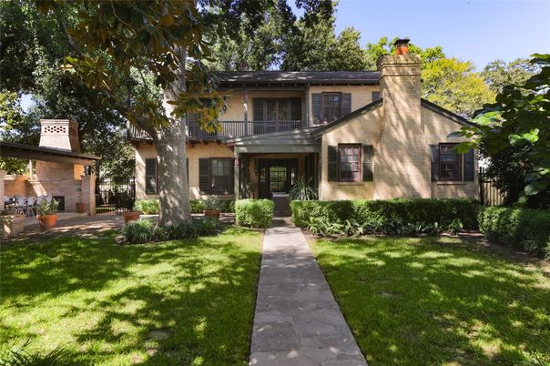 Backyard, Exterior, Facade, Brick Facade, French Provincial