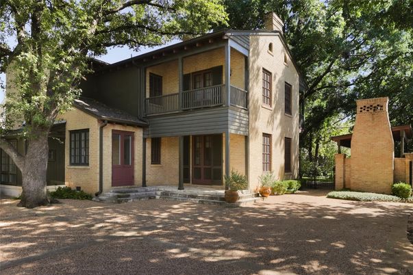 Exterior, Facade, Brick Facade, American Craftsman