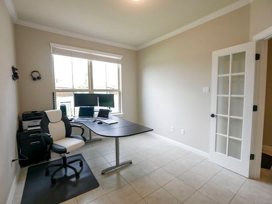 Home Office, Interior