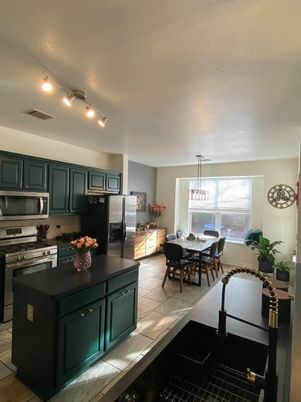 Dining room, Interior, Kitchen, Pendant Lights, Stainless Steel Appliances