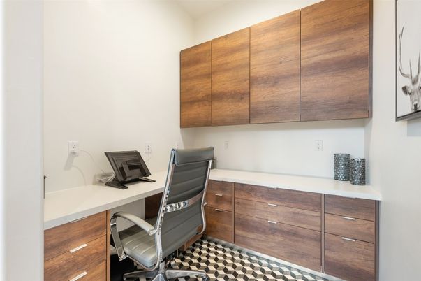 Home Office, Interior
