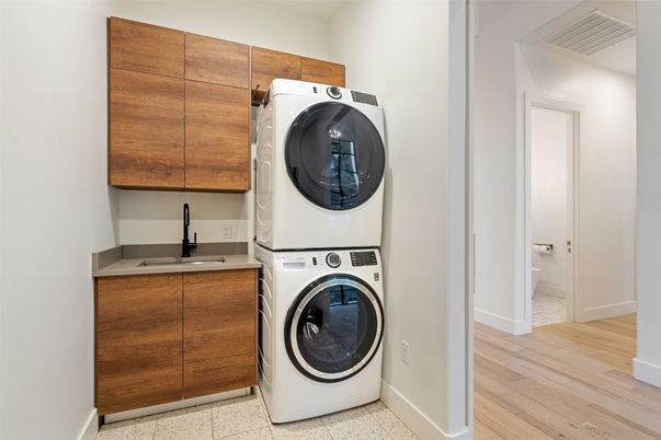 Interior, Utility Closets, Washer, Wood Texture Flooring