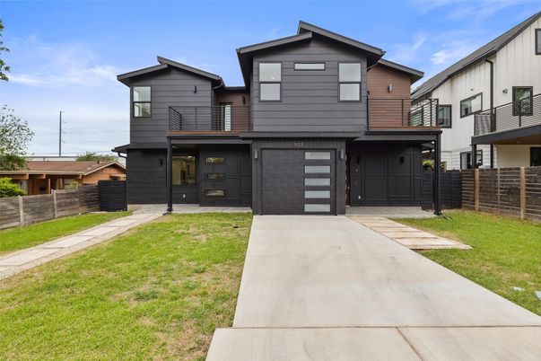 Attached, Exterior, Facade, Modern