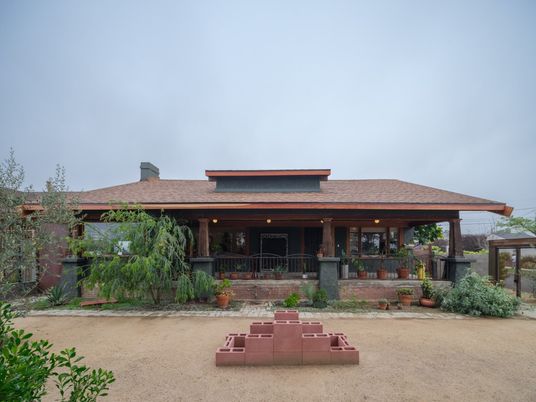 Backyard, Exterior, Facade, Modern