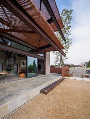 Backyard, Exterior