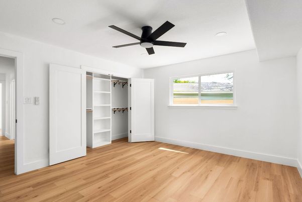 Empty room, Interior, Recessed Lighting, Wood Texture Flooring