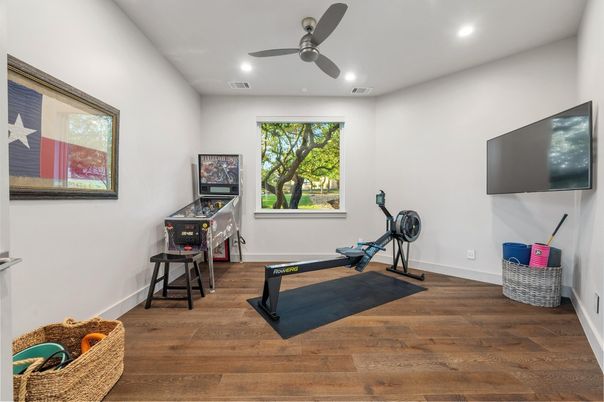 Fitness Equipment, Interior, Recessed Lighting, Wood Texture Flooring