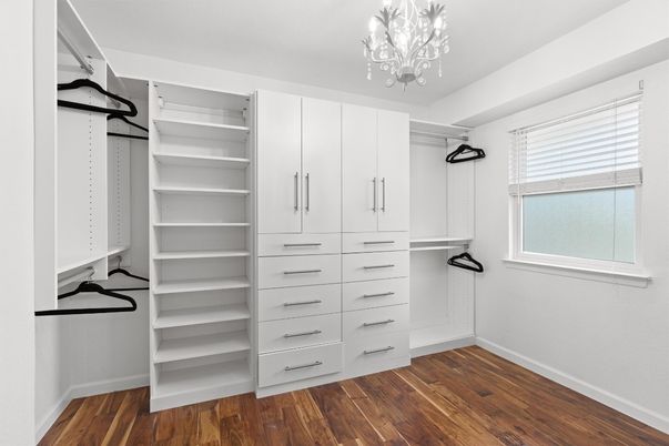 Chandelier, Interior, Walk-in Closets, Wood Texture Flooring