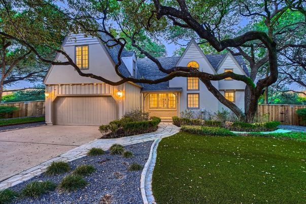 Attached, Exterior, Facade, Tudor Revival