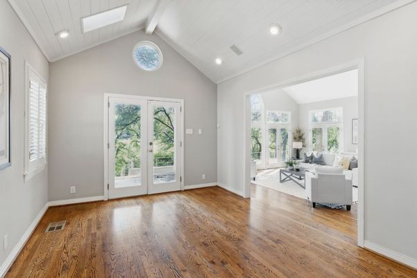 Interior, Living room, Recessed Lighting, Wood Texture Flooring