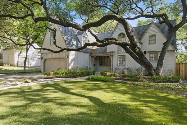 Attached, Exterior, Facade, Farmhouse