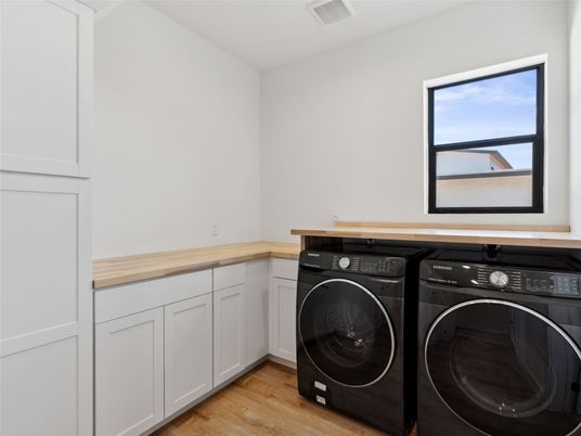 Interior, Washer, Wood Texture Flooring