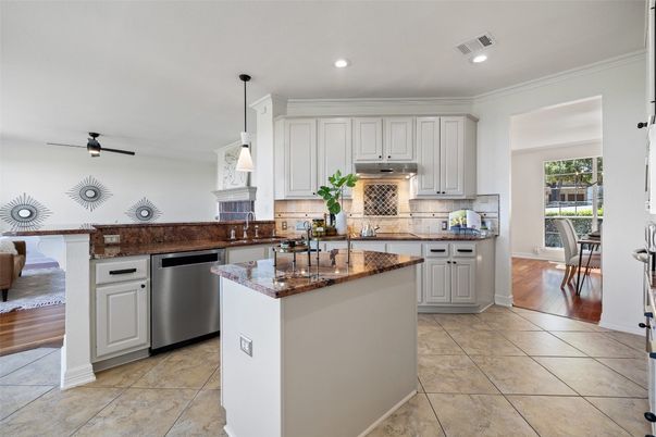 Dining room, Interior, Kitchen, Pendant Lights, Recessed Lighting, Wood Texture Flooring