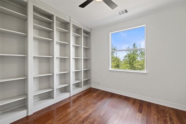 Interior, Walk-in Closets, Wood Texture Flooring
