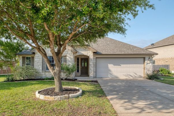 Attached, Exterior, Facade, Ranch
