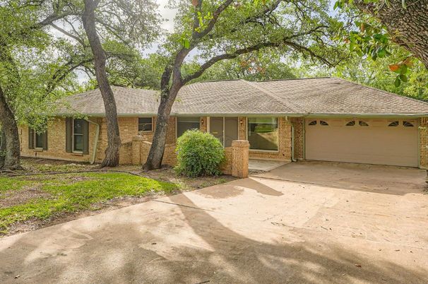 Attached, Exterior, Facade, Brick Facade, Ranch