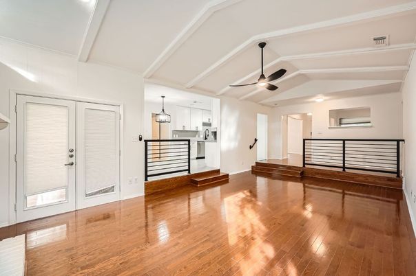 Interior, Pendant Lights, Wood Texture Flooring