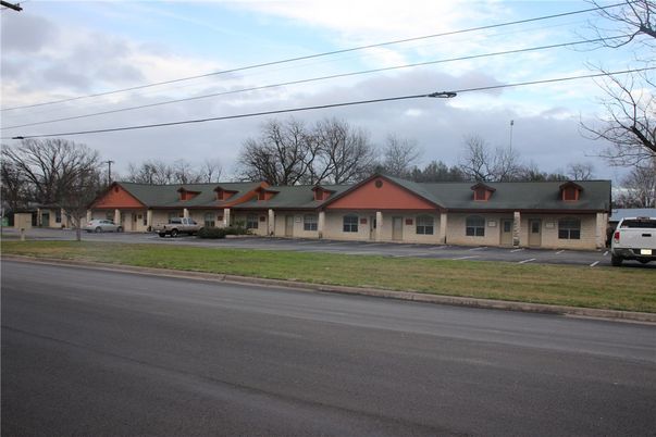 Exterior, Facade, Ranch