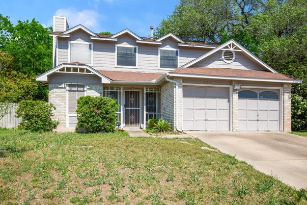 Attached, Exterior, Facade, American Craftsman