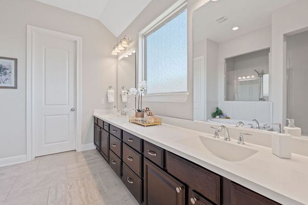 Bathroom, Dual Sink Vanities, Interior, Recessed Lighting