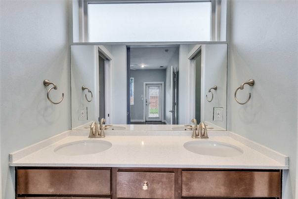 Bathroom, Dual Sink Vanities, Interior, Recessed Lighting