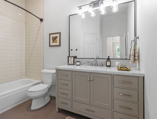 Bathroom, Dual Sink Vanities, Interior