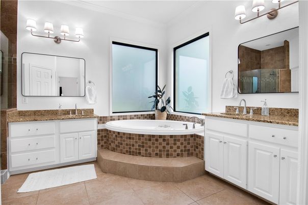 Bathroom, Dual Sink Vanities, Interior