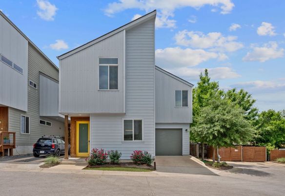 Attached, Exterior, Facade, Rowhouse