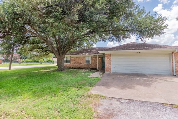 Attached, Exterior, Facade, Brick Facade, Ranch