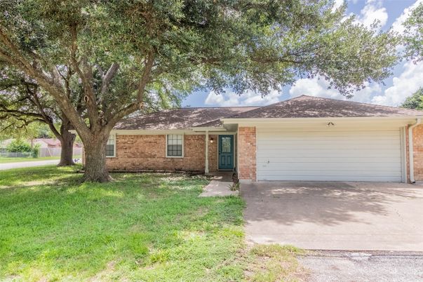Attached, Exterior, Facade, Brick Facade, Ranch