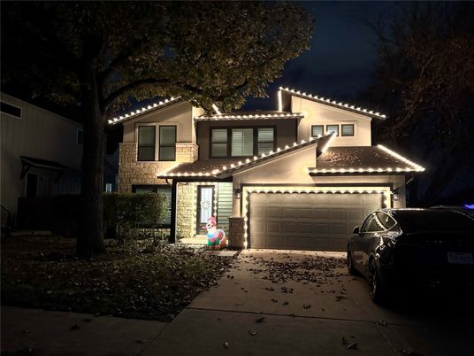 Attached, Exterior, Facade, Mediterranean