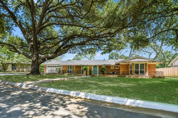 Attached, Exterior, Facade, Brick Facade, Ranch